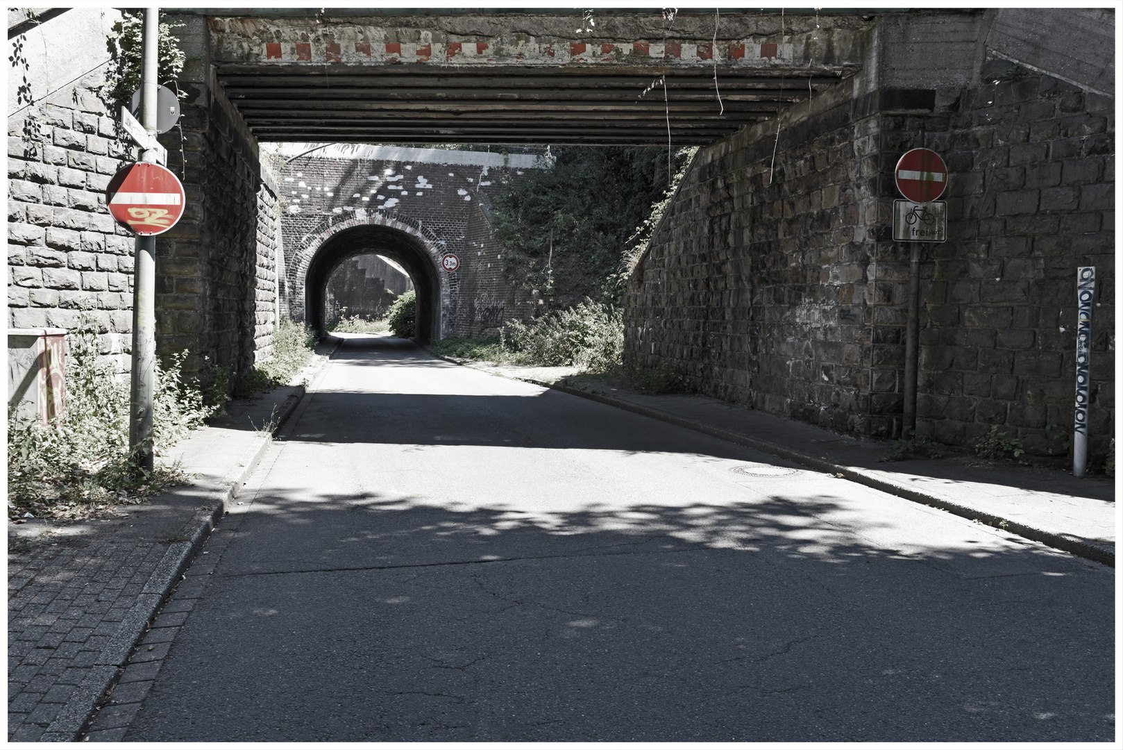 Colours of Duisburg 72 - Radfahrer dürfen durch