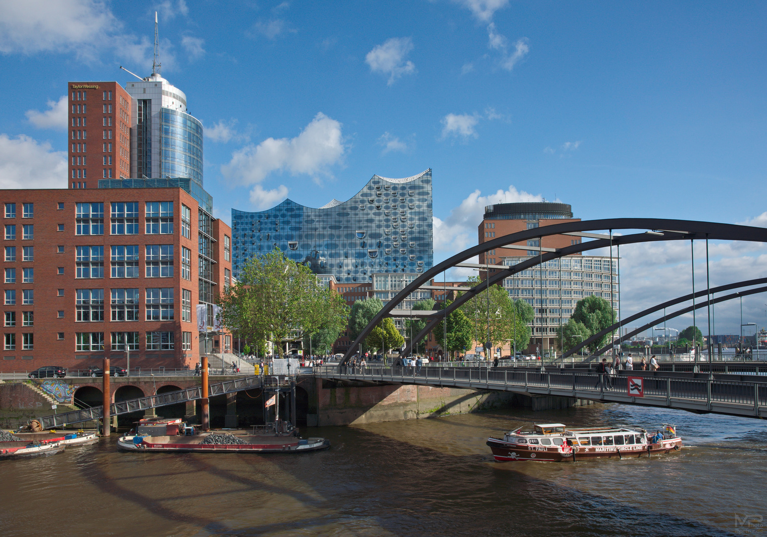 Columbus Haus und Elbphilharmonie ..