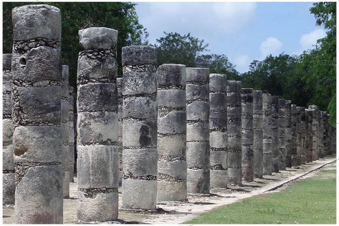 Columnata Ouste in Chichén-Itzá, Mexico