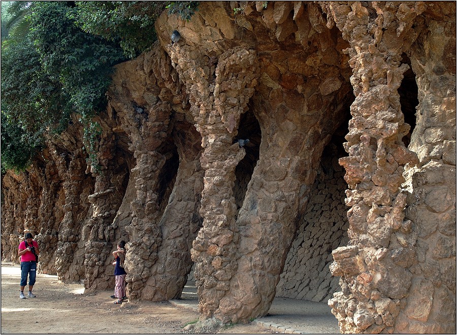 ... columns at Parc Güell, Barcelona ...