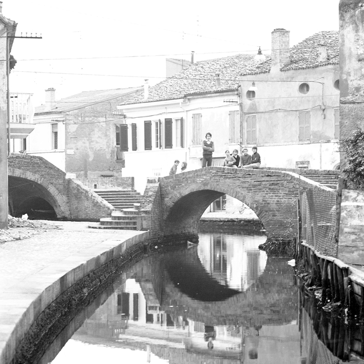 COMACCHIO A RIFLESSI NEL 1970 (1798)