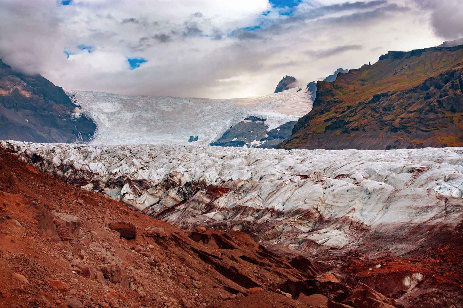 Coming closer to the Svinafellsjökull glacier