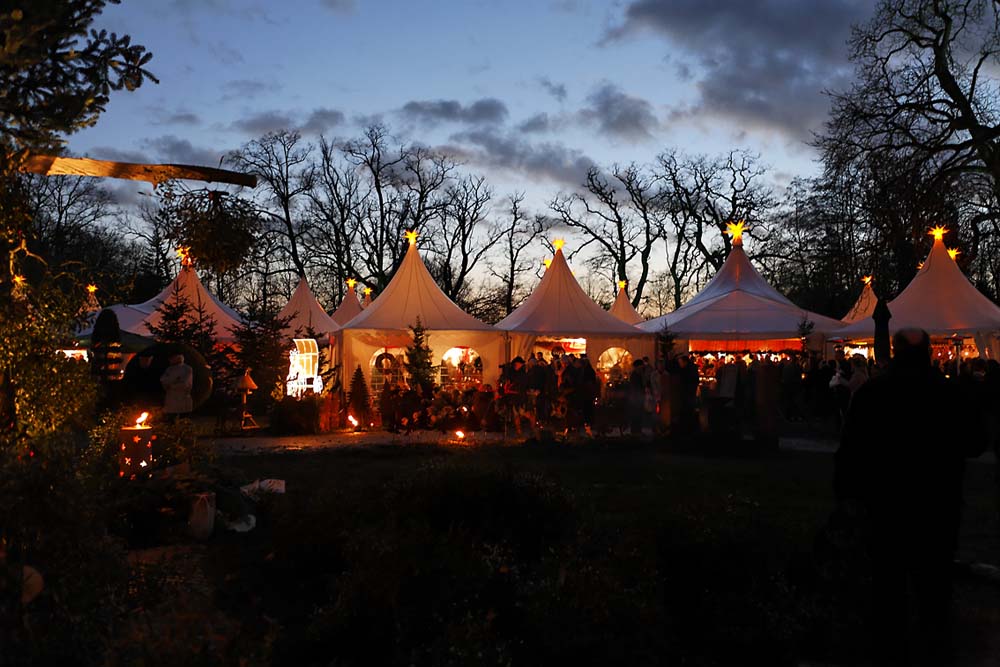 Coming soon Weihnachtsmarkt auf Schloß Gödens Foto & Bild