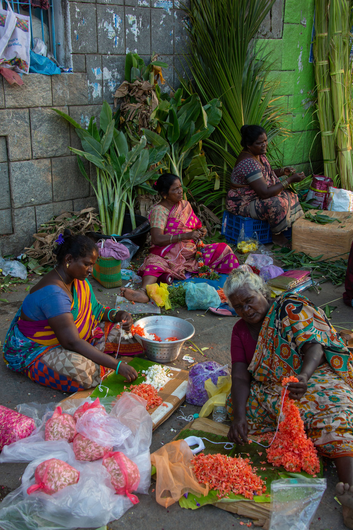 Commerçantes sur le marché à Madras.