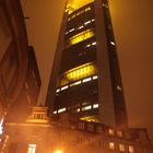 Commerzbank bei Nacht und Regen