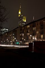 Commerzbank-Tower Frankfurt - nachts vom Main