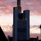 Commerzbank Tower im Abendlicht