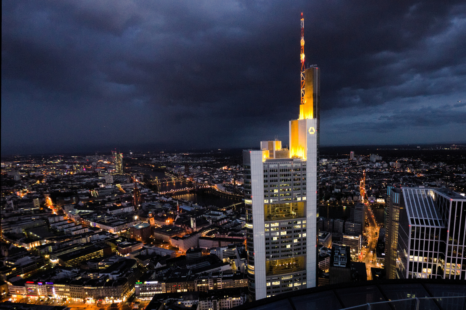 Commerzbanktower am Abend