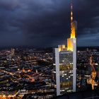 Commerzbanktower am Abend