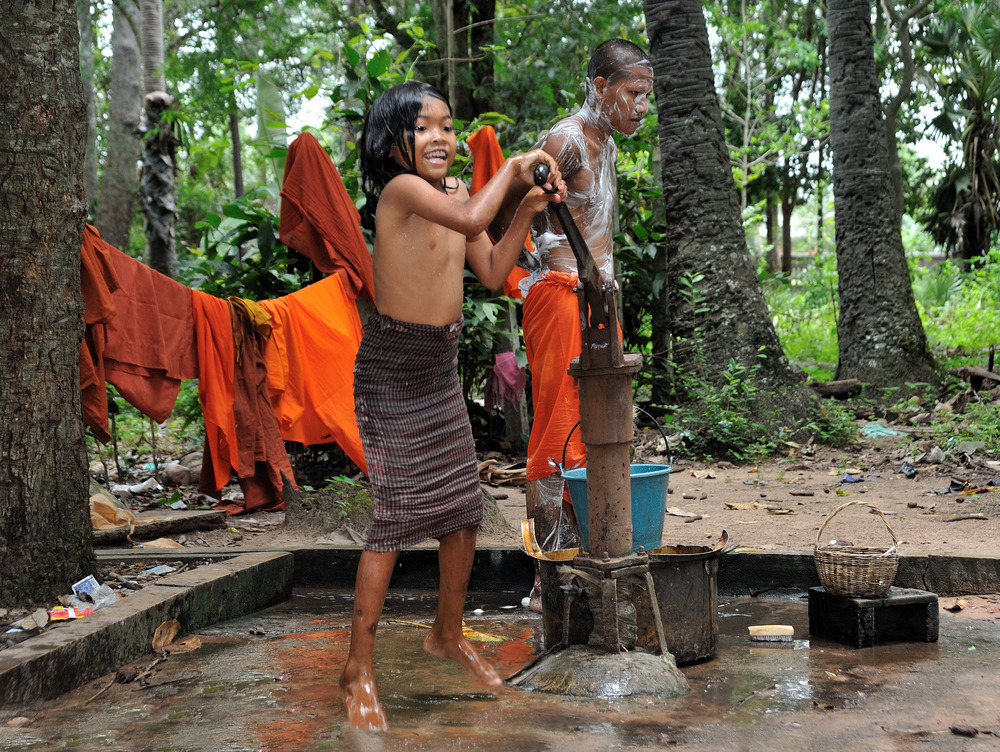 communal shower at Lolei Temple