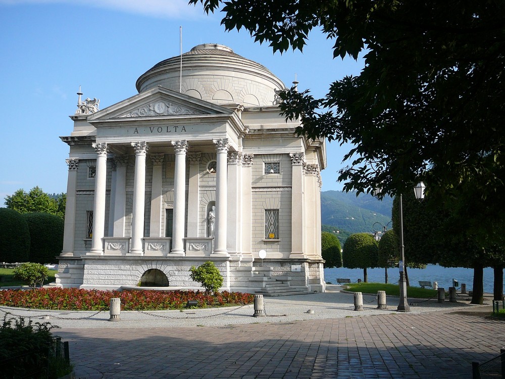 Como, tempio voltiano