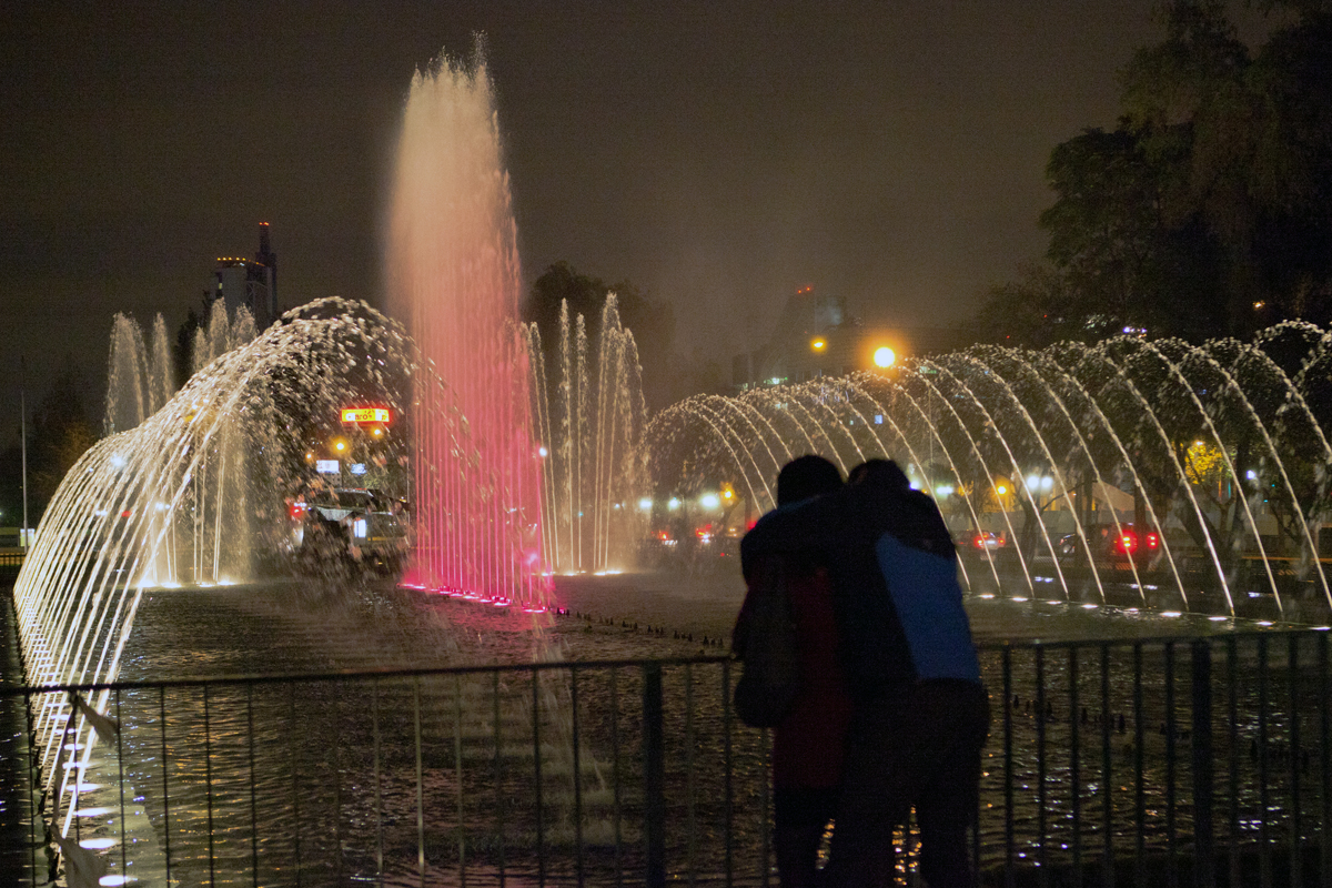 Compartiendo momentos de luz en la noche