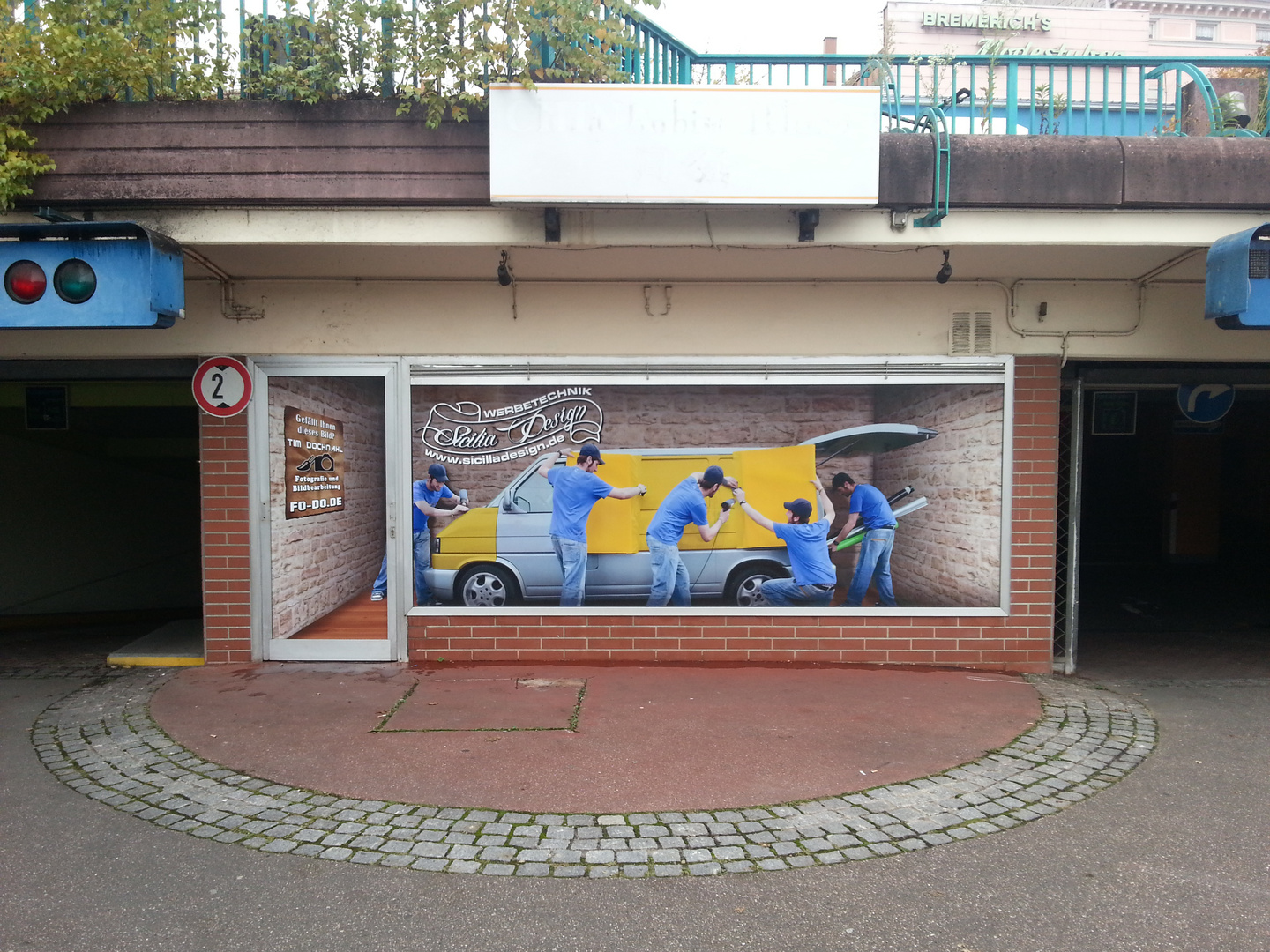 Composing In 4x2 Meter Guerilla Marketing Foto Bild Fotomontage Multiple Personlichkeit Composing Bilder Auf Fotocommunity