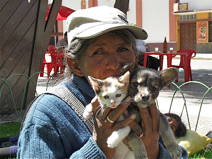 CON GATO Y PERO