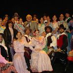 con los amables integrantes del ballet folklorico nacional Argentina