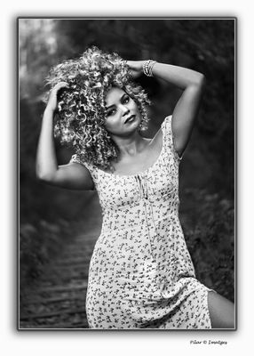 Con su vestido de flores....