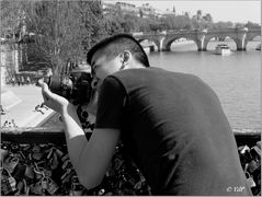 Concentration du photographe de rue...