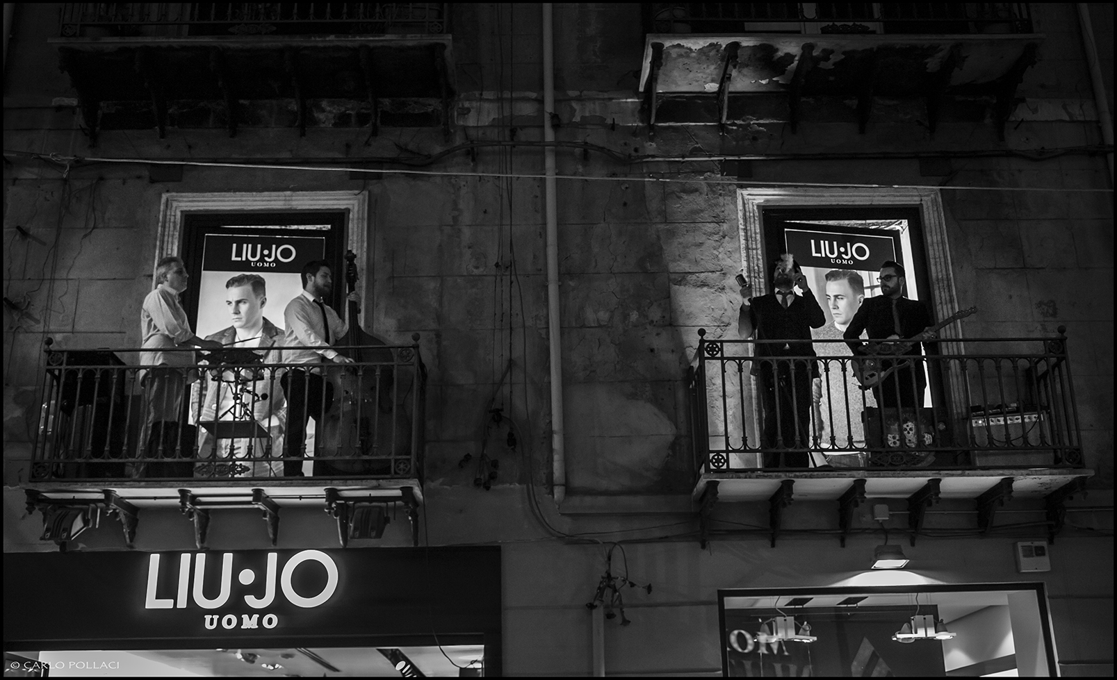 Concert on the balconies of the city center, on Christmas Eve