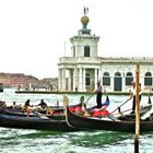 Condolieri vor Punta della Dogana