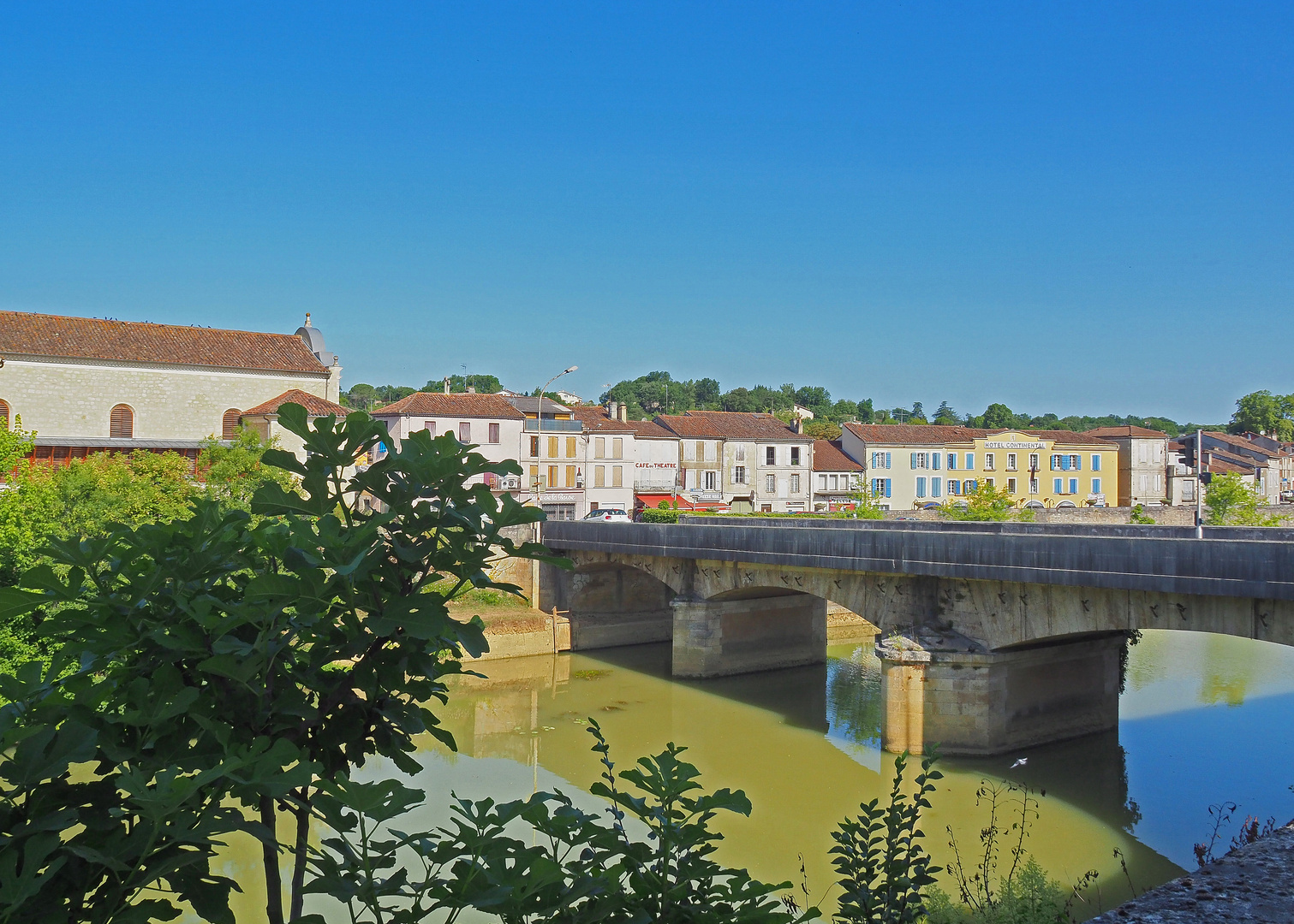 Condom avec la Baïse au Pont des Carmes