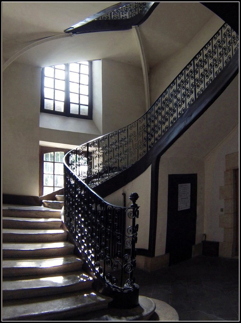 Condom - Cage d’escalier du Tribunal d’Instance - Treppenhaus von dem Amtsgericht.