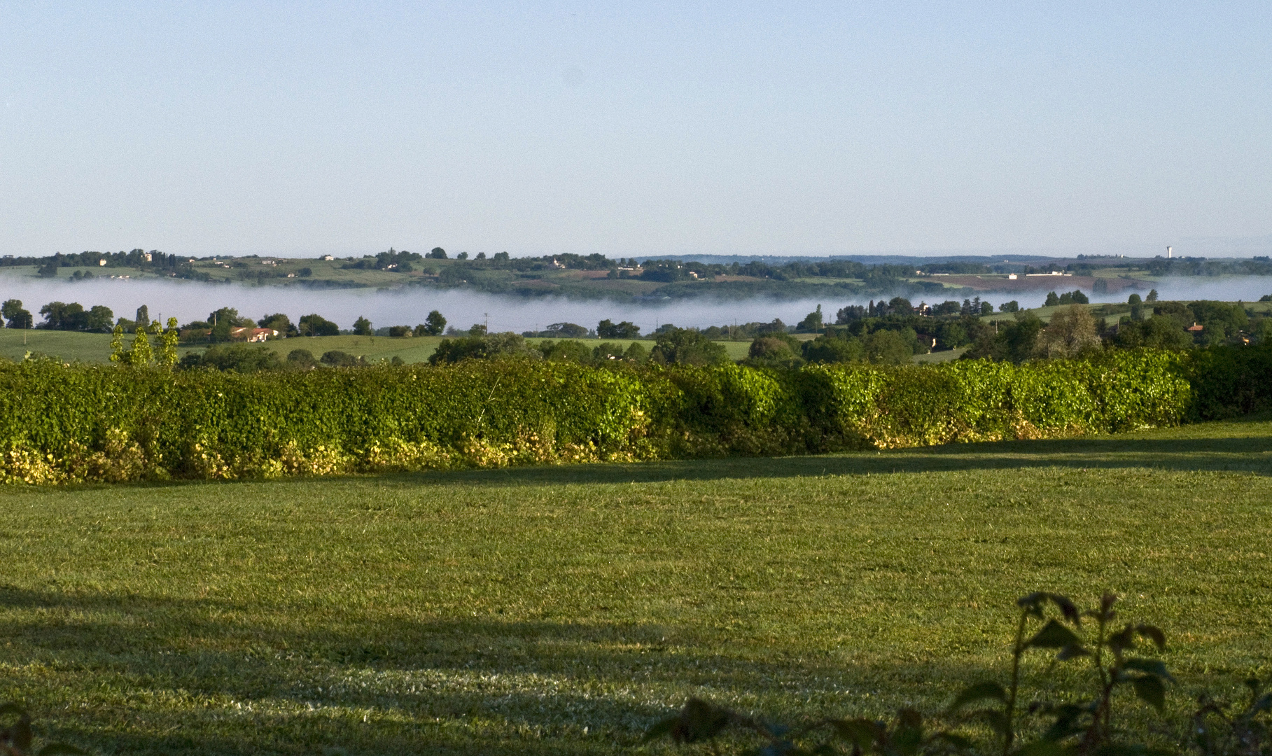 Condom et la vallée de la Baïse sous la brume matinale