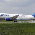 Condor A320 beim Touchdown in Stuttgart