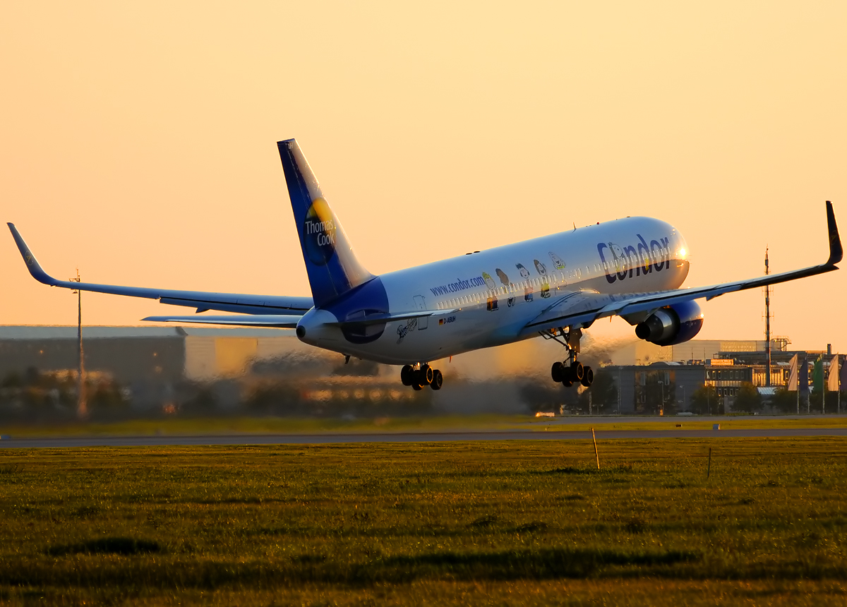 Condor B767 startet 26R nach FRA