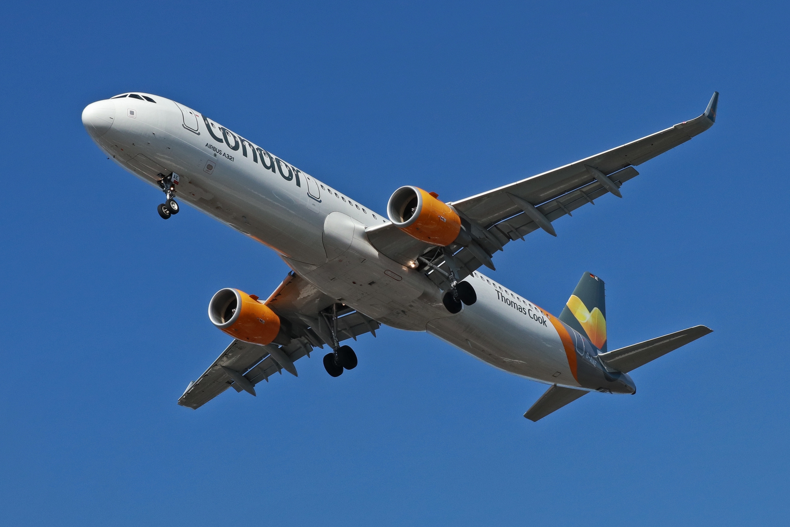 Condor im Landeanflug auf Tegel TXL (01)