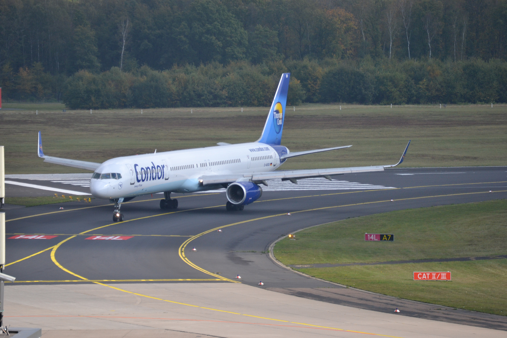 Condor nach Landung in CGN