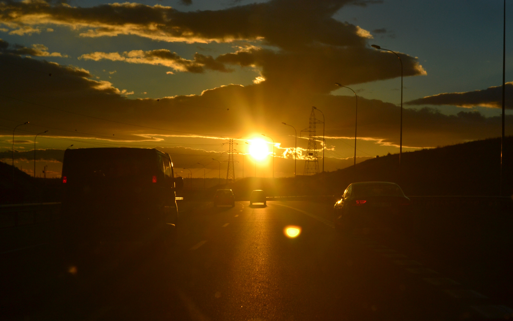 Conduciendo al atardecer