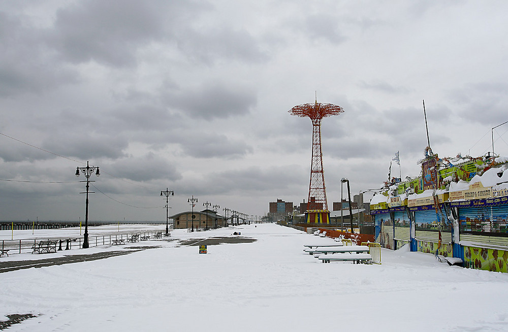 Coney Island versinkt im Schnee