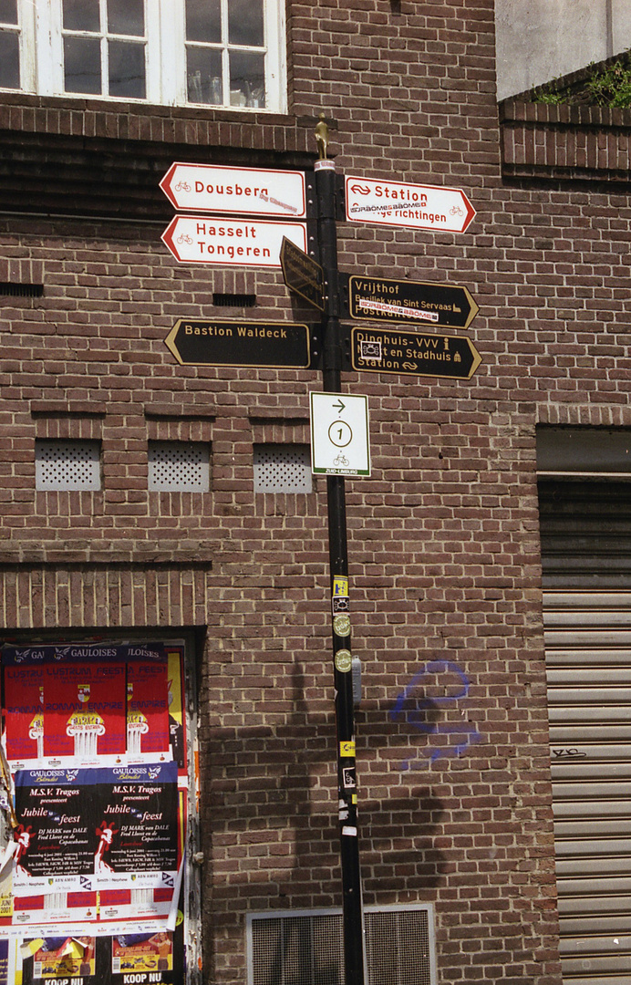 Confusing Street Signs to Tourist