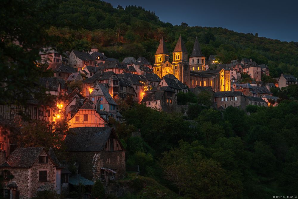 Conques zur blauen Stunde