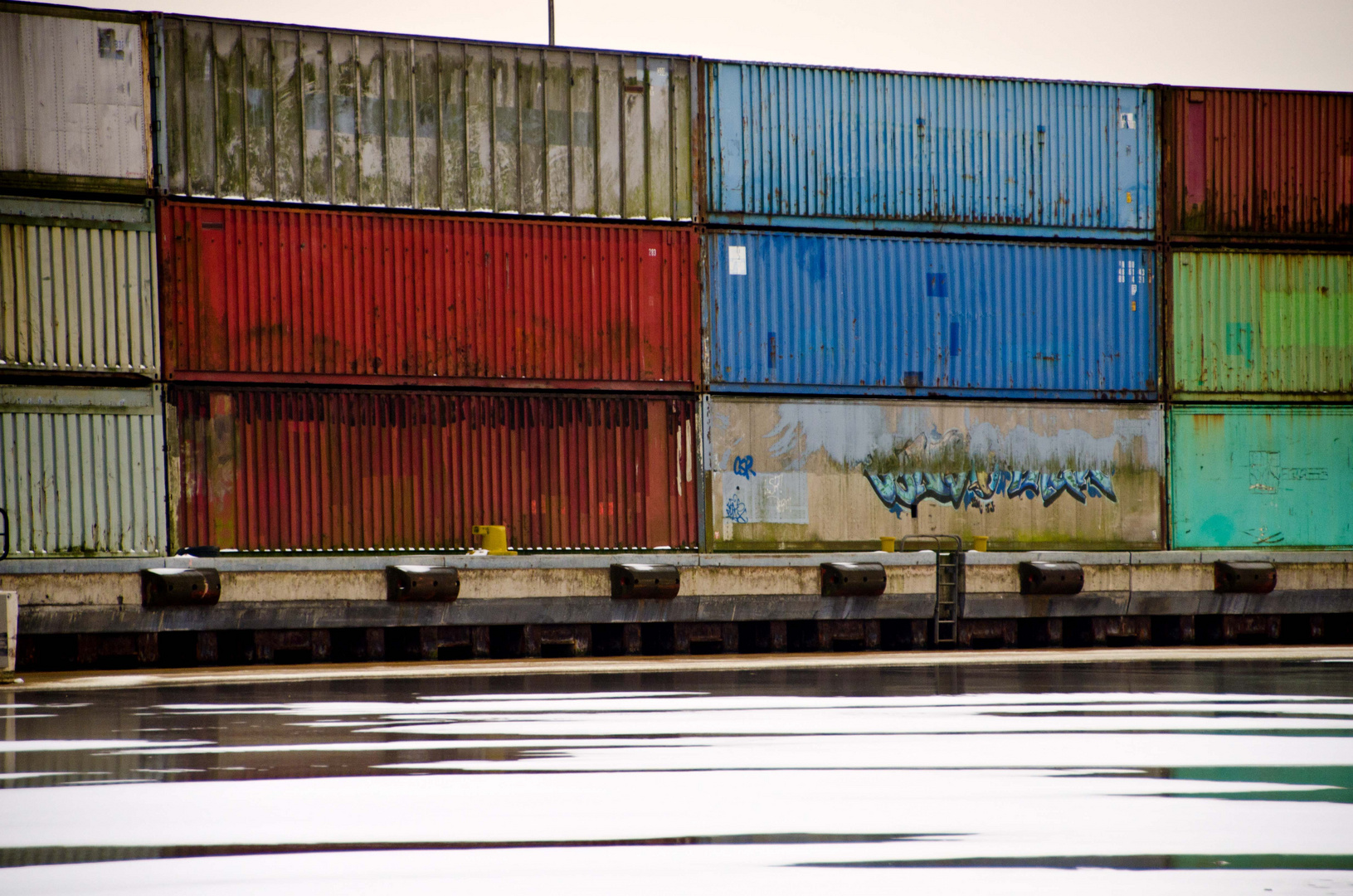 Container am Eiskanal