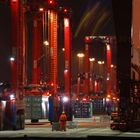 Container Beladung bei Nacht im Freihafen