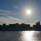 Container Frachter MAERSK SOFIA im Gegenlicht