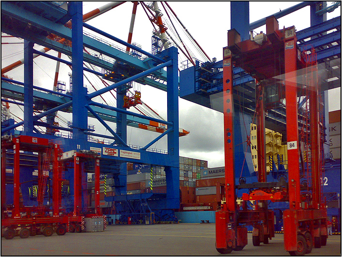 Container handling [ @ Port of Bremerhaven ]