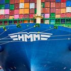 Container Schiff im Hamburger Hafen