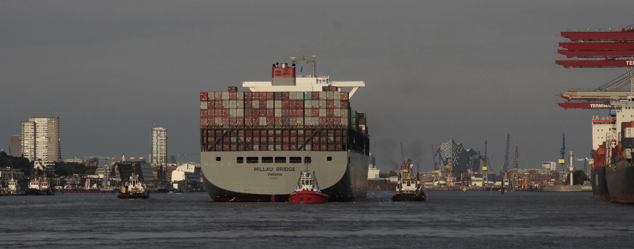 Container-Schiff "Millau Bridge"