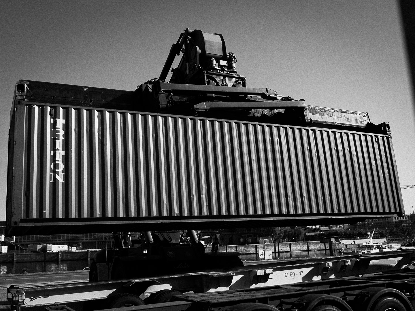 Container Schwarz Weiss Foto Bild Industrie Und Technik Industriefotografie Fotos Bilder Auf Fotocommunity