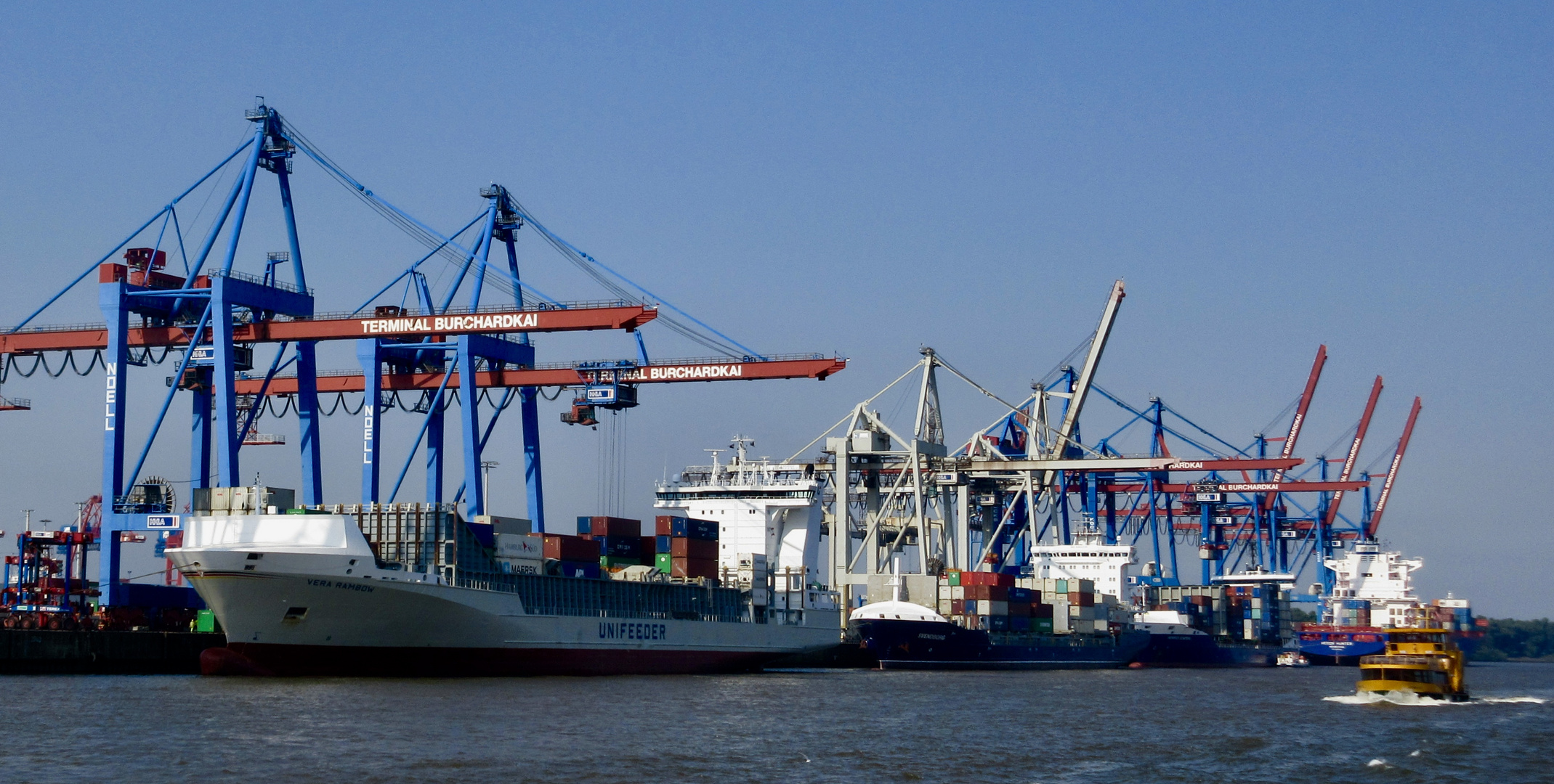 Container-Terminal Burchardkai in Hamburg