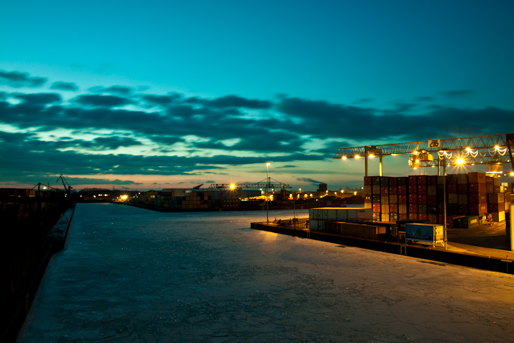 Container Terminal Dortmund bei Nacht