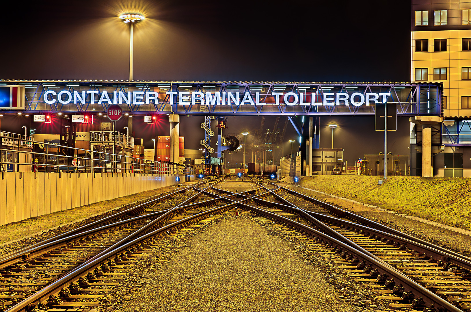 Container Terminal Tollerort - Hamburg Hafen (HDR - Exposure Blending)