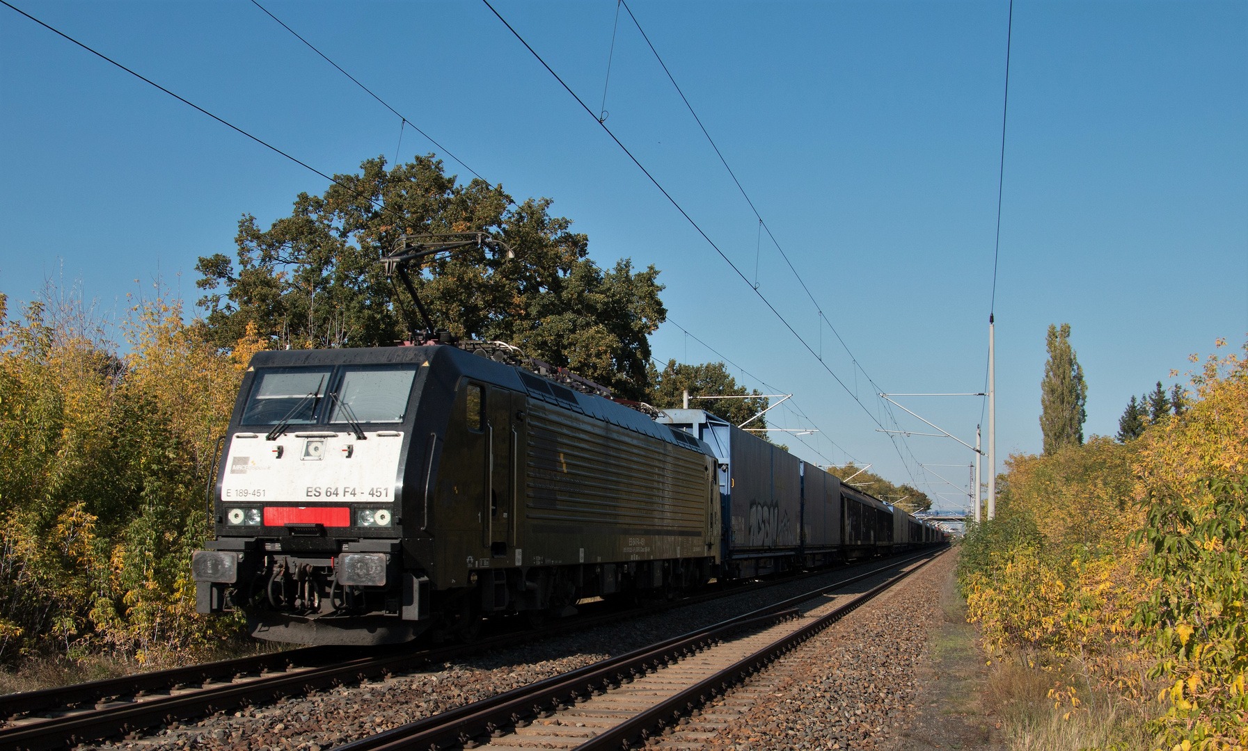 Container und Autos...