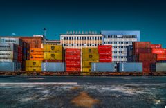 Container vor dem Kaffeehaus (HAG)