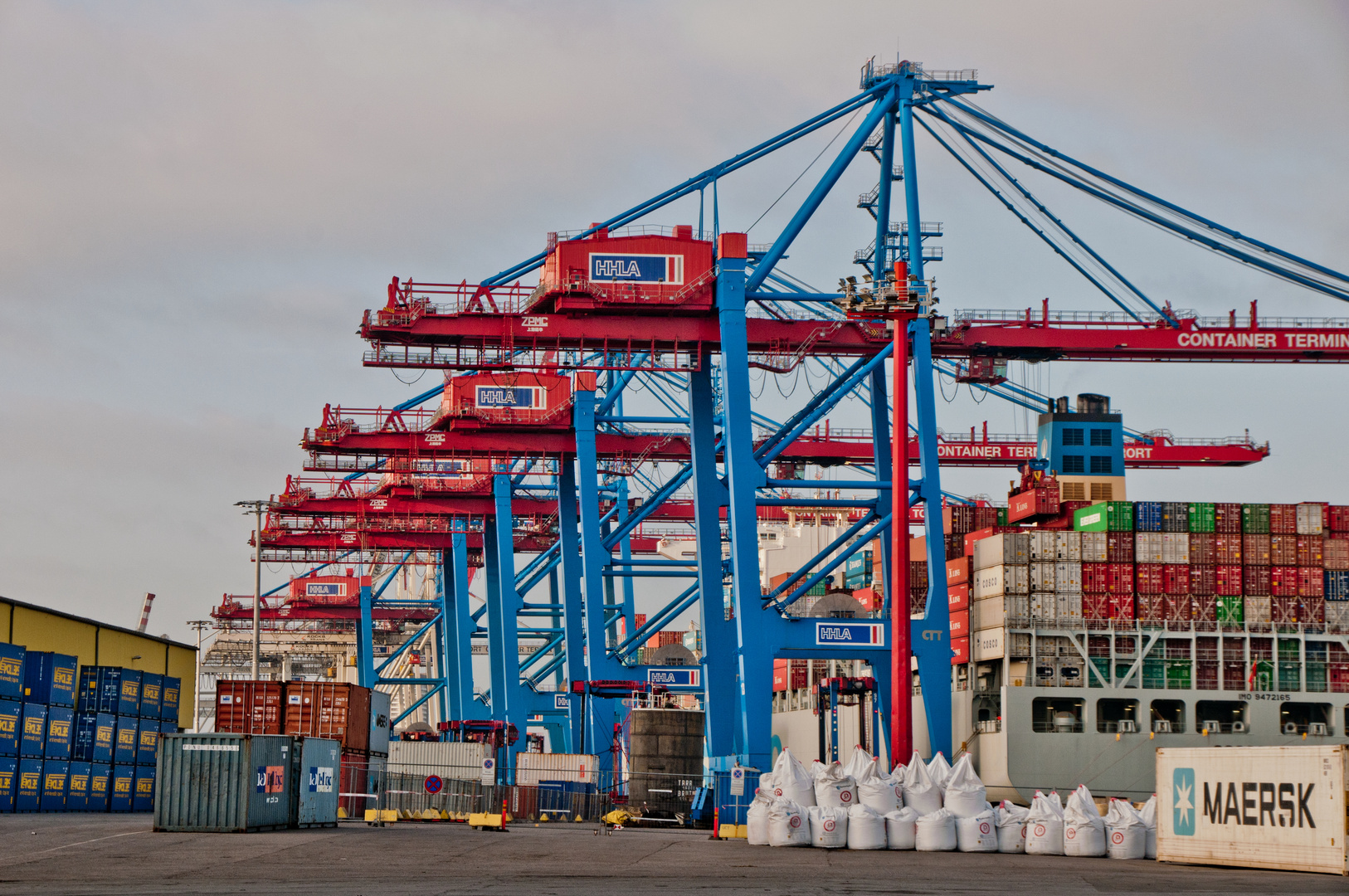 Containerbrücken im Einsatz