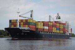 Containerfeederschiff 