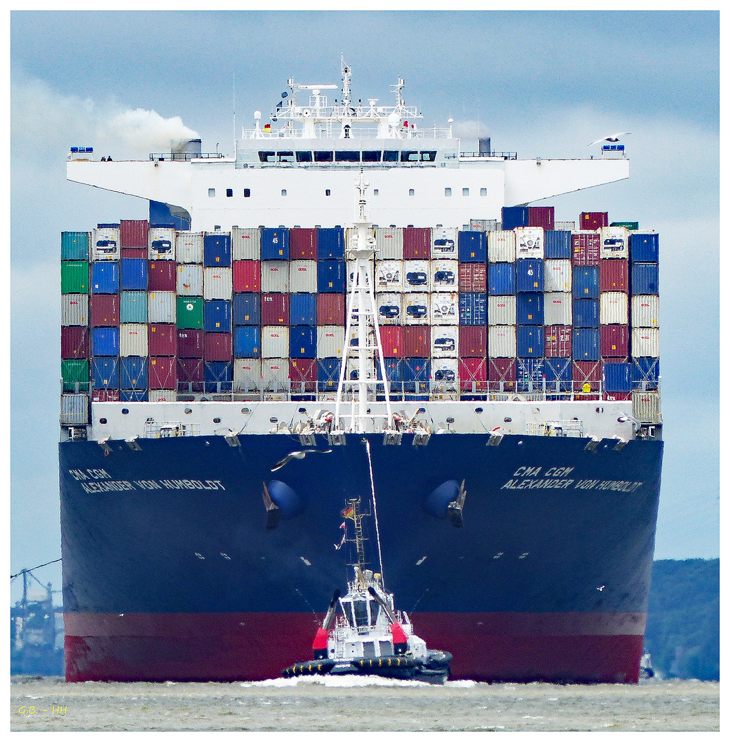 Containerfrachter "Alexander von Humboldt"... auf der Elbe Richtung Hamburg...