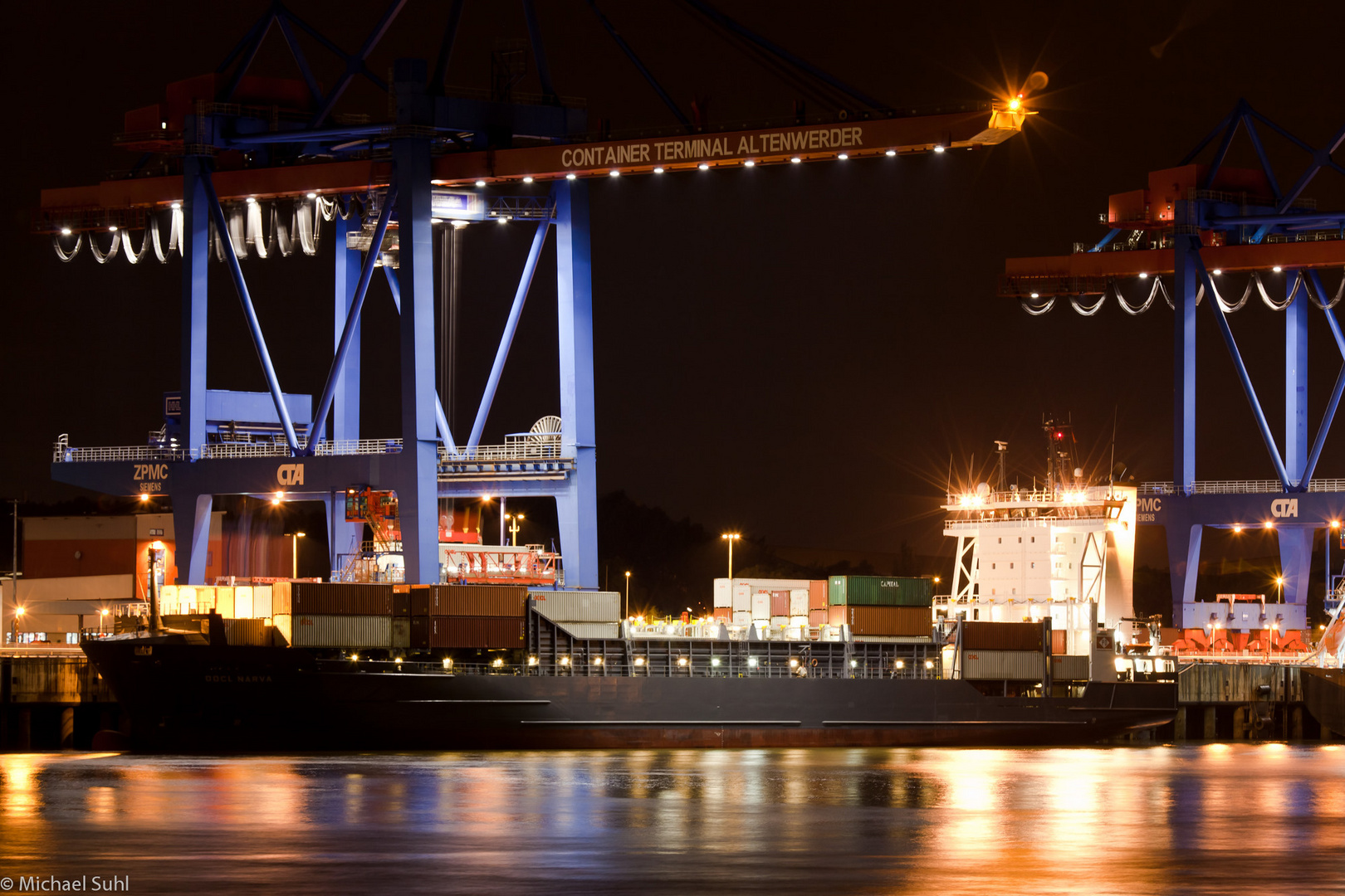 Containerhafen Altenwerder bei Nacht